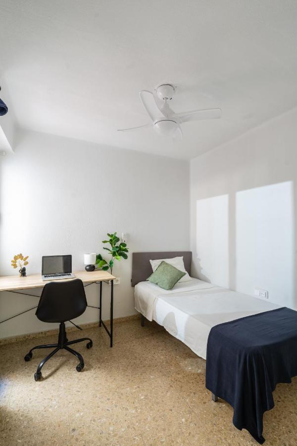 Апартаменты Apartamento Con Ubicacion Ideal: Playa Y Centro Валенсия Экстерьер фото